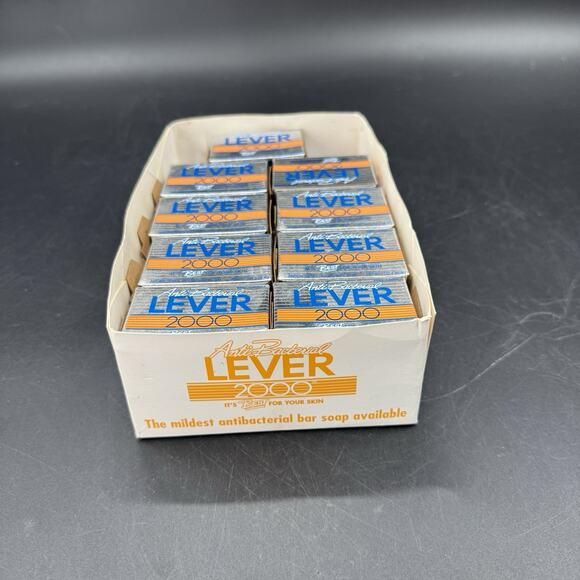 NOS Lot of 19 Sealed Lever 2000 Anti-Bacterial Soap 1 oz Bar Movie Prop Vintage - Picture 1 of 4